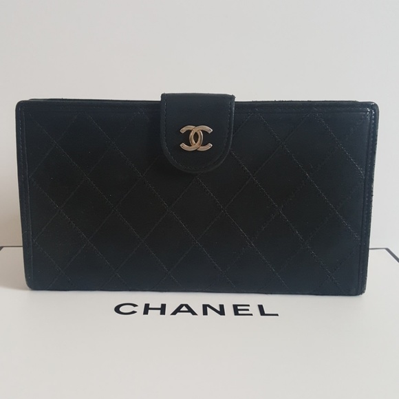 CHANEL Handbags - 💕Chanel Quilted Lambskin Black Bifold Wallet💕